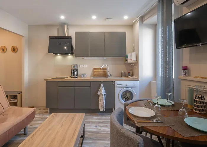 Batiment Les Iris * Bourg-Saint-Andéol